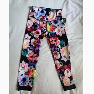 NWT- Old Navy Active Floral Crops